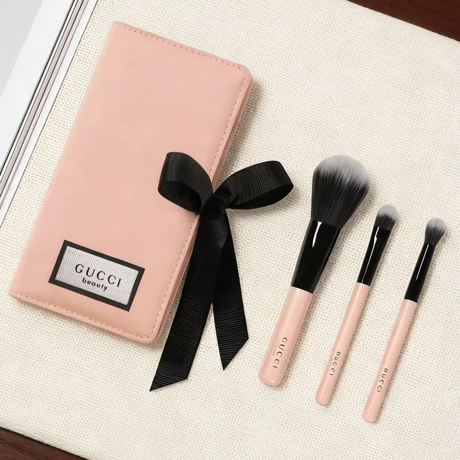 Luxury Skincare Set - ชุดแปรงแต่งหน้า GUCCIs พร้อมกระเป๋าเก็บเครื่องสำอาง แปรงปัดแก้มสีชมพู ที่เก็บพัฟ ชุดอุปกรณ์ความงาม