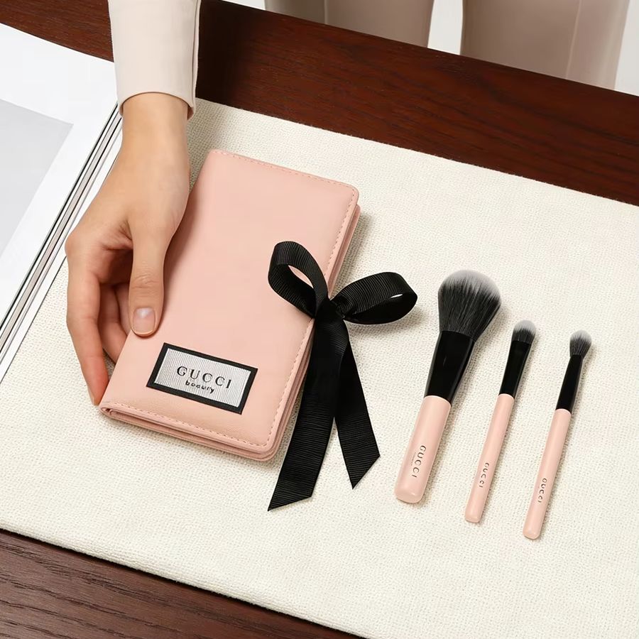 ชุดแปรงแต่งหน้า GUCCIs พร้อมกร - Luxury Skincare Set บทวิจารณ์และราคา